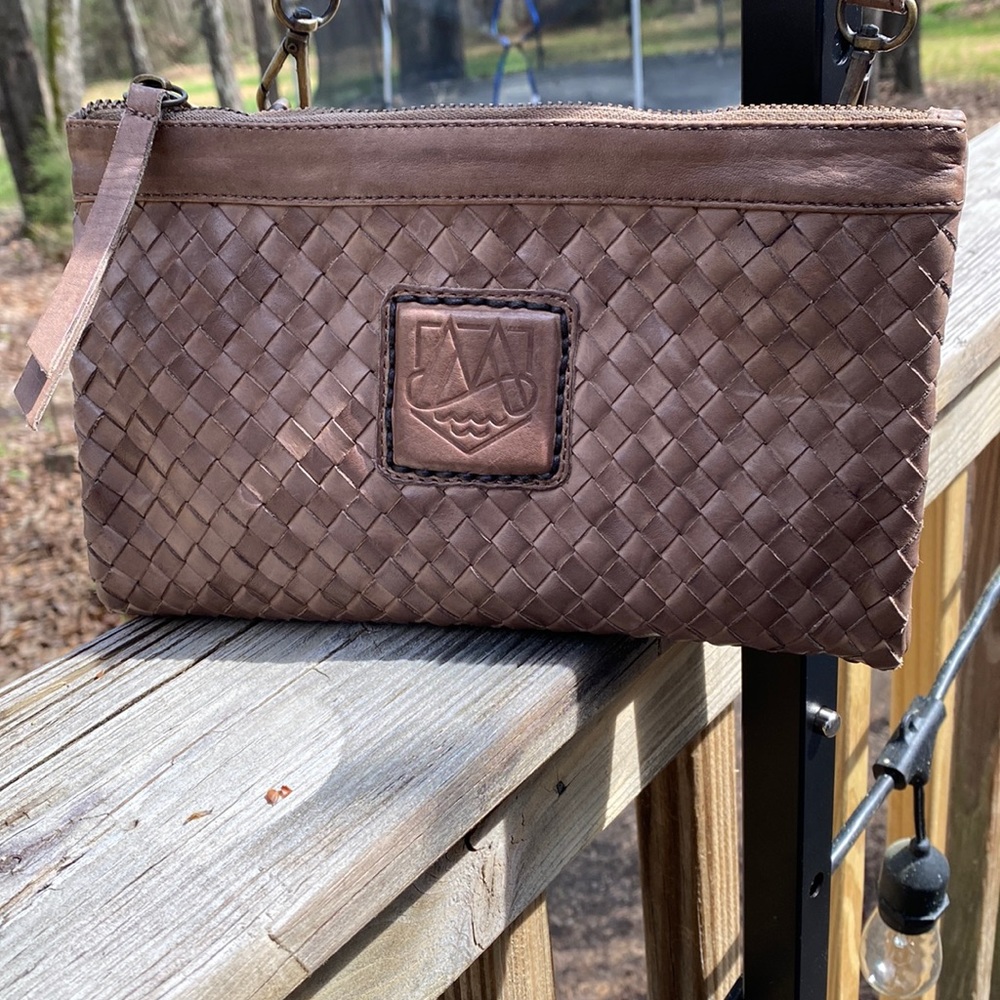 NEW  I Malatesta genuine light brown leather purse made in Italy.